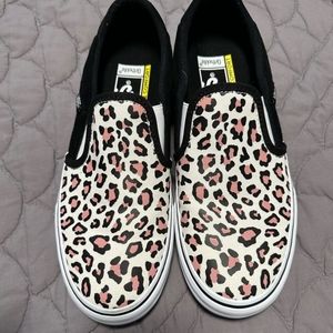 Like new size 9 vans canvas leopard